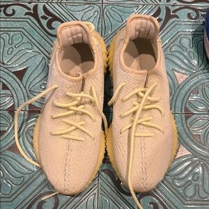 Neutral Beige Knit Sneakers Yeezy size 6